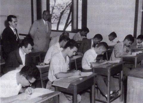 Sala de aula da Escola Fluminense de Engenharia